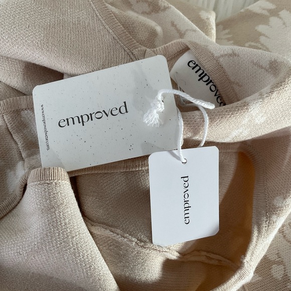 EMPROVED V-NECK DRESS - Picture 5 of 7